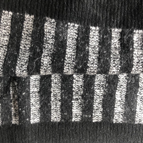 Abercrombie and Fitch cape - Picture 3 of 3